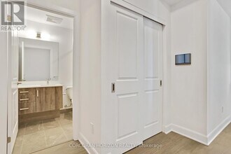 3240 William Coltson Ave in Oakville, ON - Building Photo - Building Photo