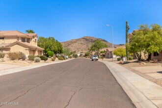 1211 E Desert Flower Ln in Phoenix, AZ - Building Photo - Building Photo