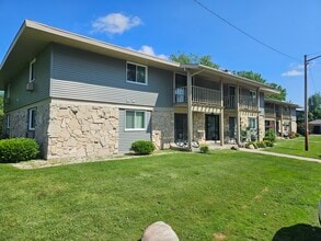 Wilson Heights in Menasha, WI - Building Photo - Building Photo