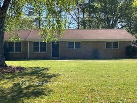 404 Seneca Ct in Woodstock, GA - Building Photo