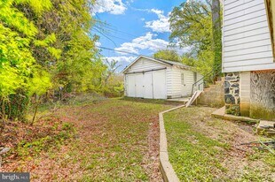 3213 Vickers Rd in Baltimore, MD - Building Photo