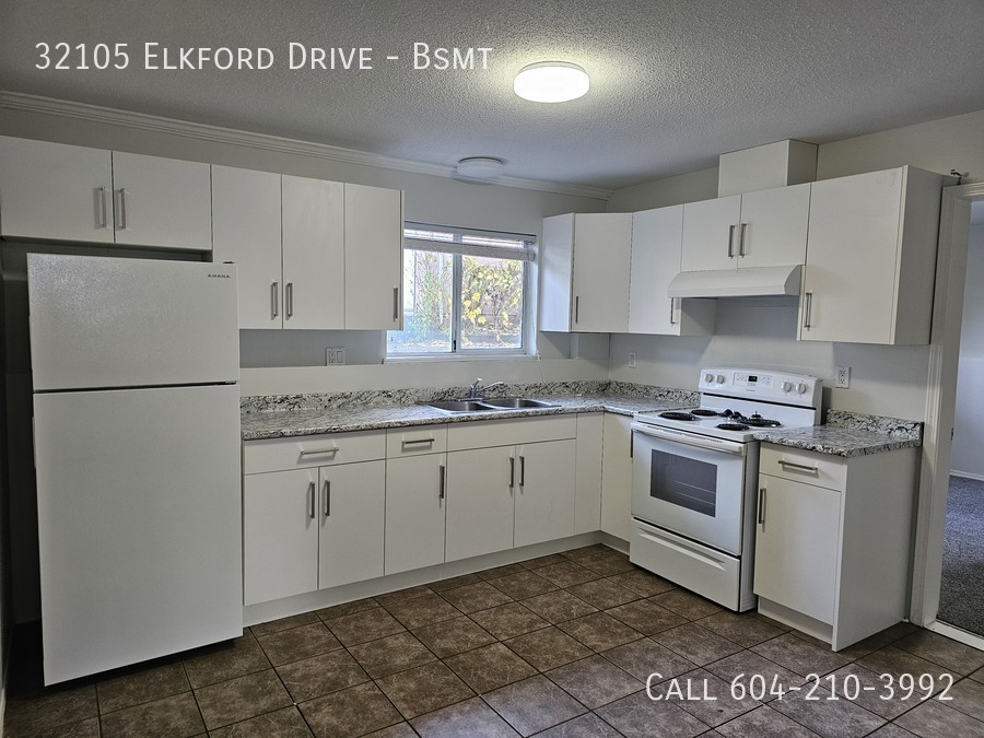 32105 Elkford Dr in Abbotsford, BC - Building Photo