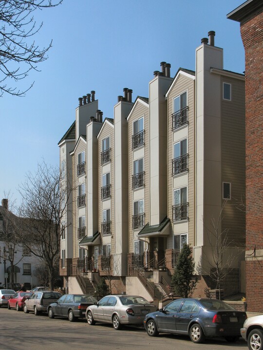 Lincoln Lowry Hill Condominiums in Minneapolis, MN - Building Photo