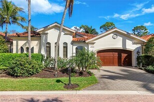 2904 Tiburon Blvd E in Naples, FL - Building Photo