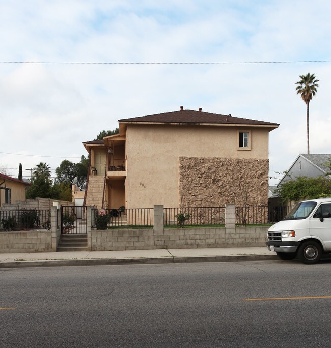 505 S Lake St in Burbank, CA - Foto de edificio - Building Photo