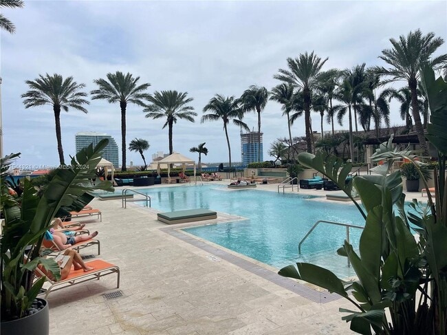 550 Okeechobee Blvd in West Palm Beach, FL - Building Photo - Building Photo
