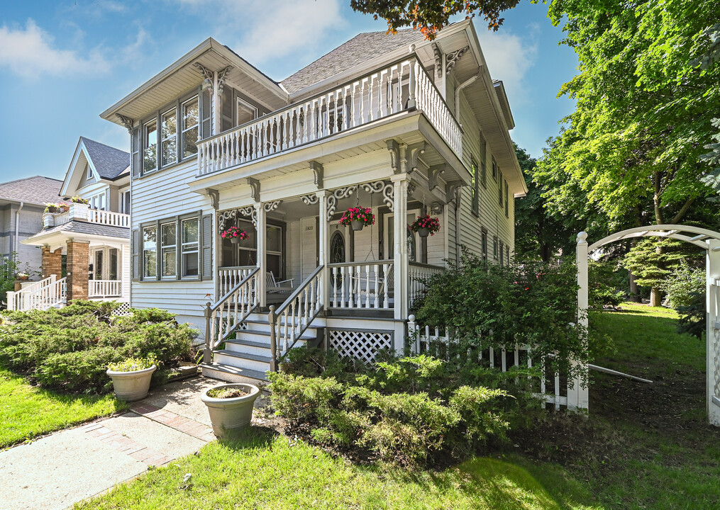 1821 E Olive St in Shorewood, WI - Building Photo
