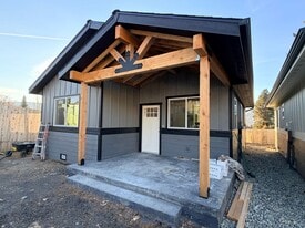 460 N James Ave in East Wenatchee, WA - Building Photo