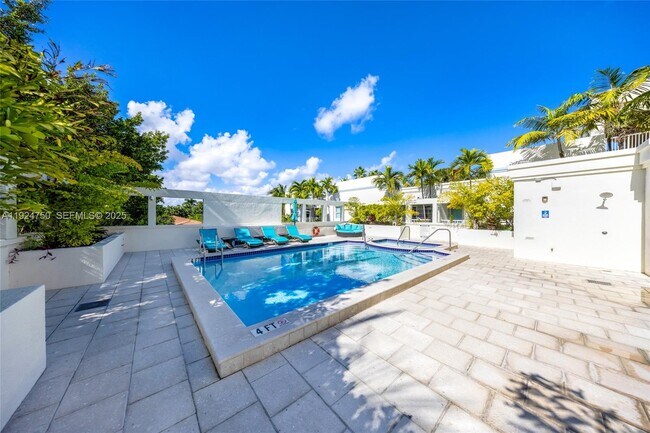 9172 Collins Ave in Surfside, FL - Building Photo - Building Photo