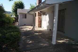 1028 Sanders Dr in Moraga, CA - Building Photo - Building Photo