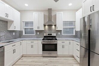 43 Lonsdale St, Unit 2 in Boston, MA - Foto de edificio - Building Photo