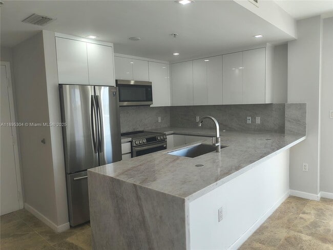 2740 SW 28th Terrace