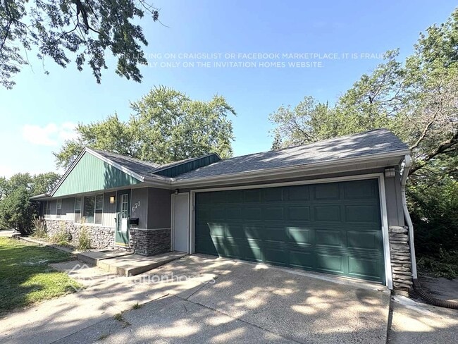 property at 671 Helene Pl NE
