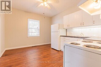 24 Maple St in Aurora, ON - Building Photo - Building Photo