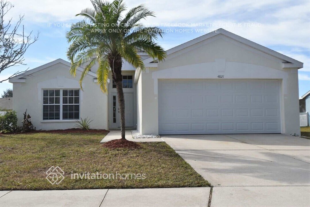 4821 Sabal Harbour Dr in Bradenton, FL - Building Photo