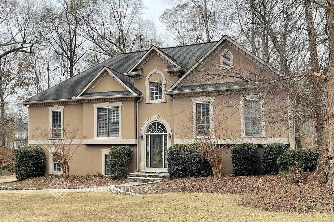 2011 Castlemaine Cir in Woodstock, GA - Building Photo