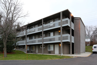 Hazen Apartments in Ravenna, OH - Building Photo - Building Photo