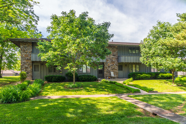 Hickory Village in Springfield, MO - Foto de edificio - Building Photo