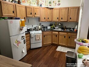 1595 Beacon St, Unit 4 in Brookline, MA - Foto de edificio - Building Photo