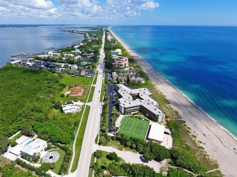 1357 NE Ocean Blvd, Unit 312 in Stuart, FL - Foto de edificio