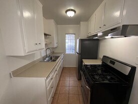 1114 W 18th St in Los Angeles, CA - Building Photo