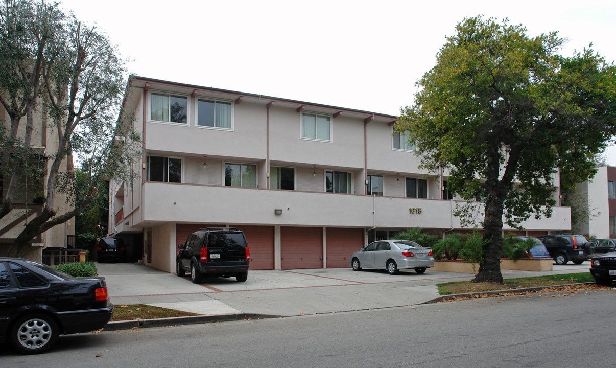 1615 Greenfield Ave in Los Angeles, CA - Building Photo