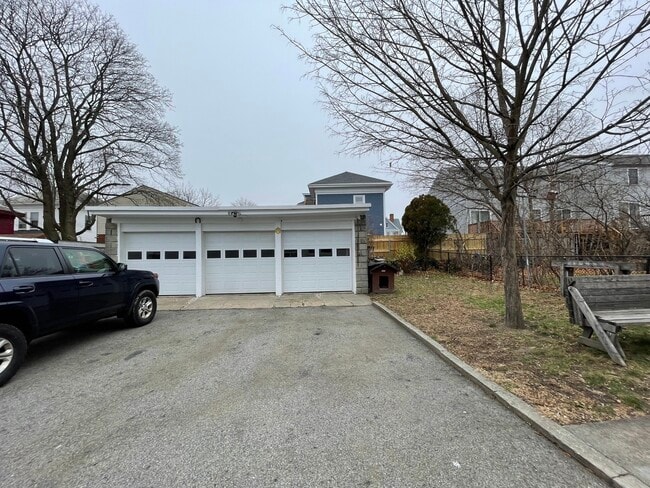 121 Mount Washington St, Unit 1st Floor in Lowell, MA - Building Photo - Building Photo