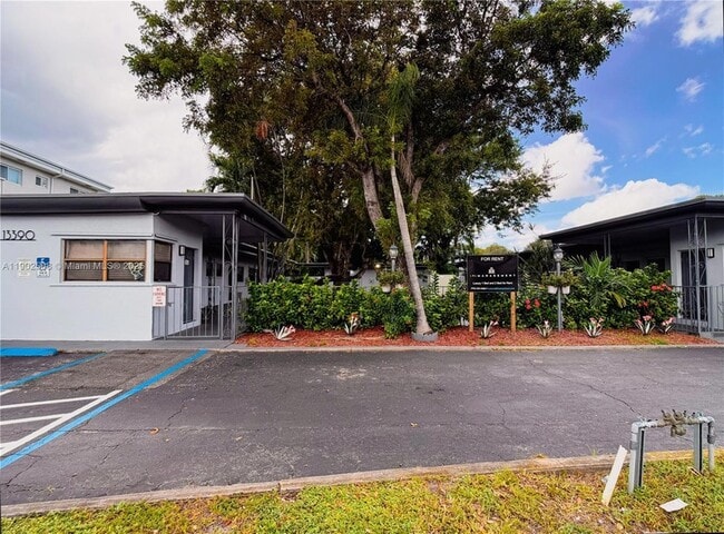13390 NE 6th Ave, Unit 11 in North Miami, FL - Building Photo - Building Photo