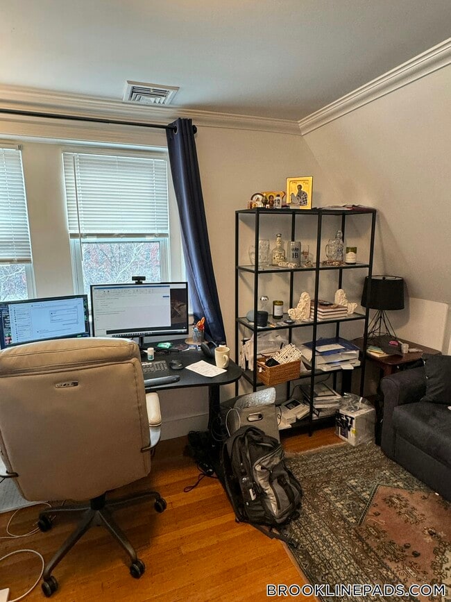 1798 Beacon St, Unit 3 in Brookline, MA - Building Photo - Building Photo