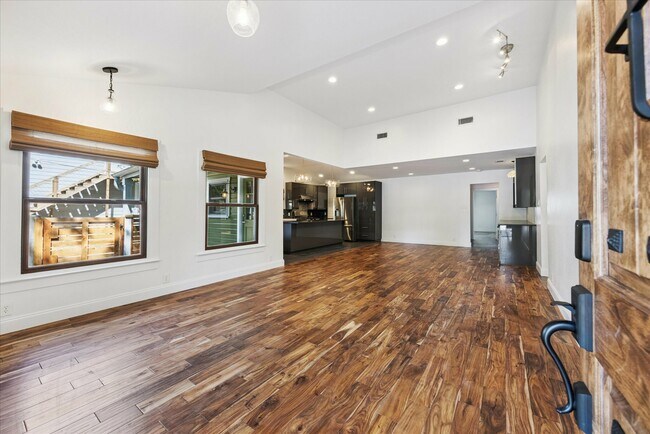 1106 Fairmount Ave in Austin, TX - Building Photo - Building Photo