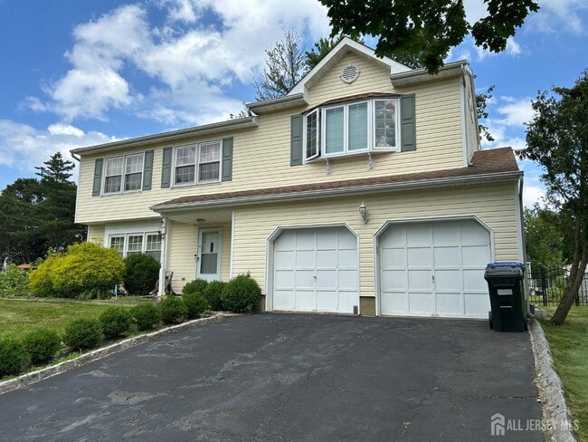 26 Netherwood Cir in Edison, NJ - Building Photo - Building Photo