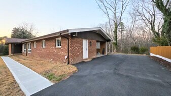 3460 W Lexington Avenue Ext in High Point, NC - Building Photo