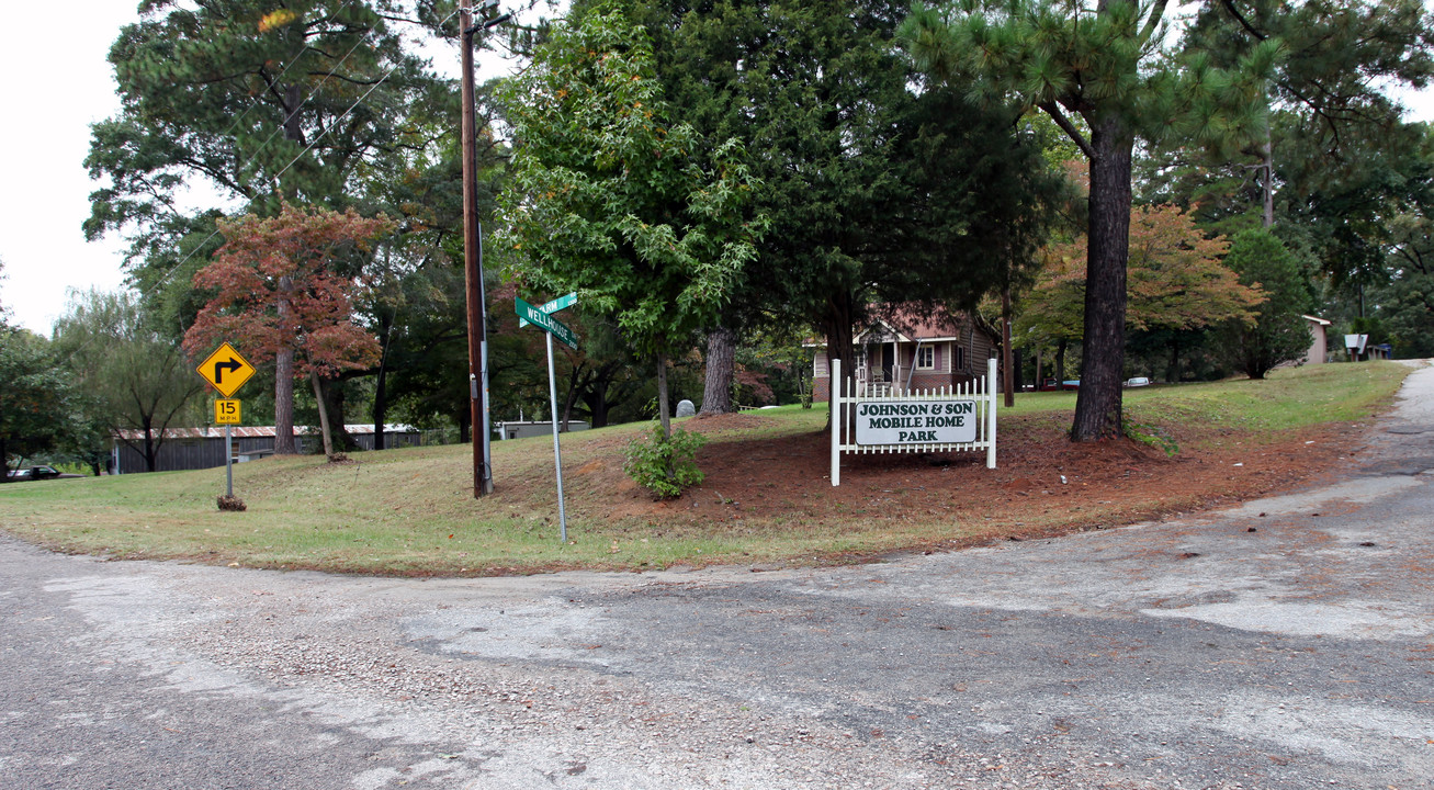 Johnson & Son Mobile Home Park in Raleigh, NC - Foto de edificio