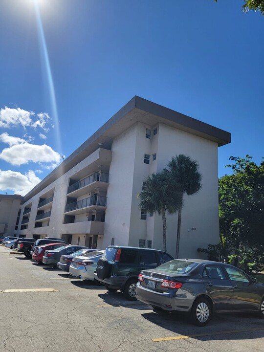 870 NW 87th Ave in Miami, FL - Building Photo