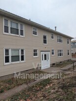 410 23rd St in Bettendorf, IA - Building Photo