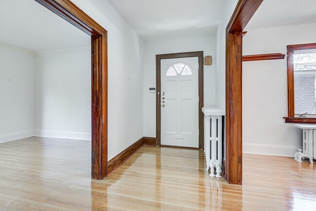 105 Hillsdale Ave W in Toronto, ON - Building Photo - Building Photo