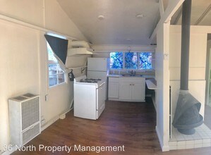 900 Lomita St in Monterey, CA - Building Photo - Building Photo