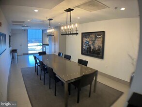 2001 15th St N, Unit 319 in Arlington, VA - Building Photo - Building Photo