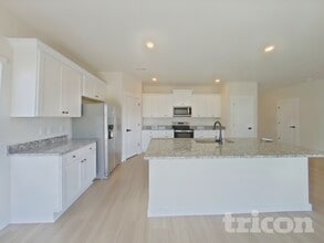 1212 Crested Iris St in Moore, SC - Foto de edificio - Building Photo