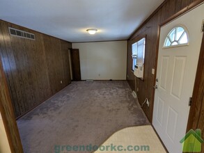 420 Holiday Dr in Belton, MO - Building Photo - Building Photo