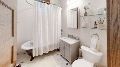1224 W Eddy St in Chicago, IL - Building Photo - Building Photo