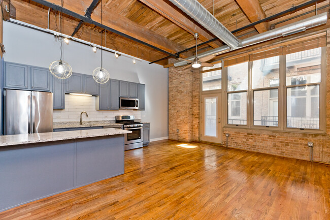 property at 1500 W Monroe St