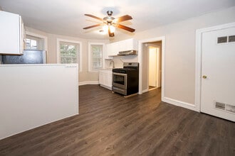 Wayne Walnut Apartments in Philadelphia, PA - Building Photo - Building Photo