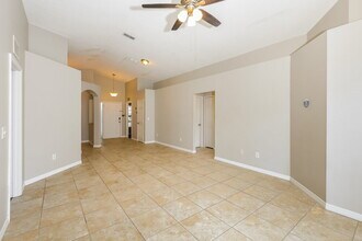2317 Hickory Pine St in Orlando, FL - Foto de edificio - Building Photo