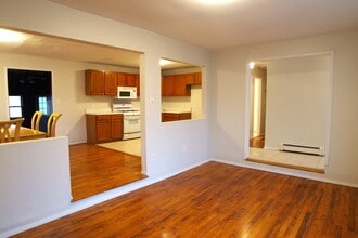 393 Patton Ave in Shirley, NY - Foto de edificio - Building Photo