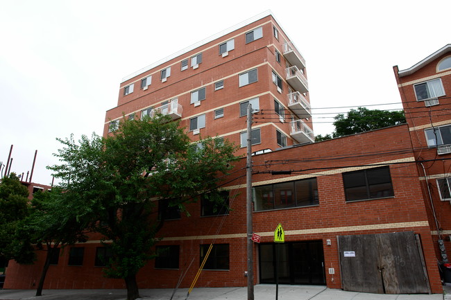 13616 31st Rd in Flushing, NY - Foto de edificio - Building Photo