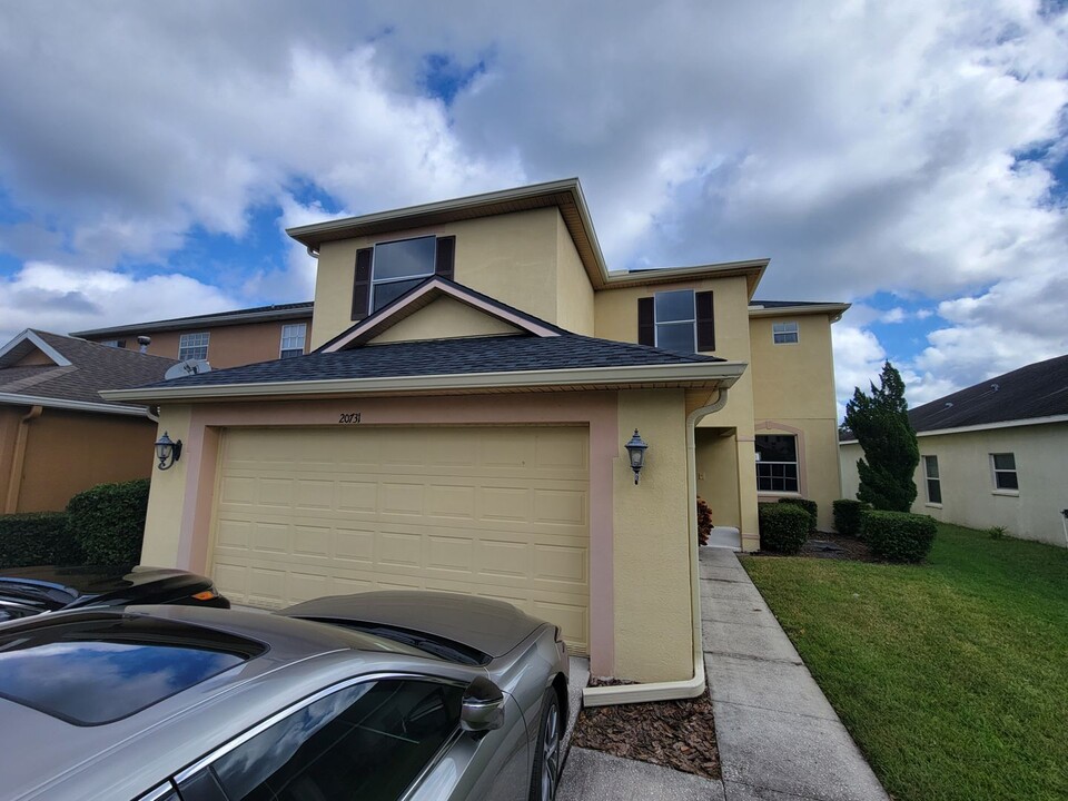 20731 Whitewood Way in Tampa, FL - Foto de edificio