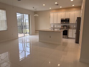 1112 Pine Ridge Dr in Davenport, FL - Building Photo - Building Photo