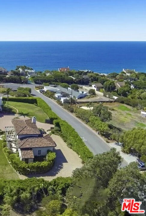 29458 Bluewater Rd in Malibu, CA - Building Photo - Building Photo