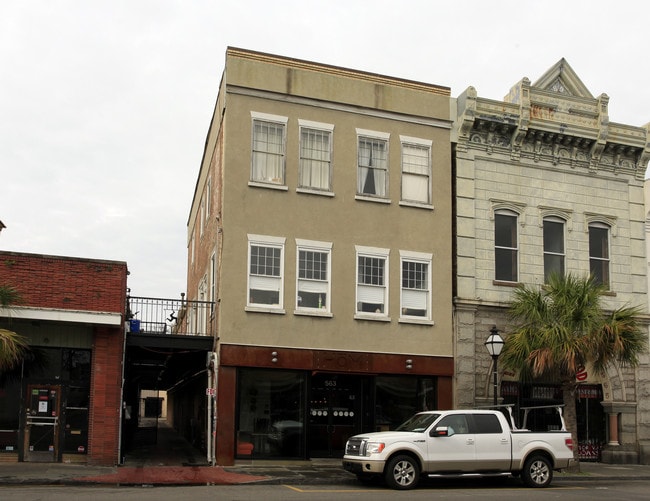 563 King St